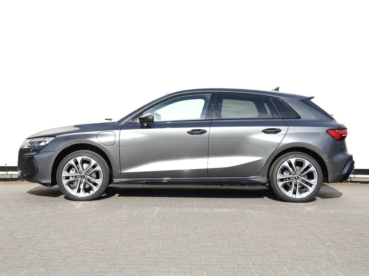 Audi A3 Sportback - S edition 40 TFSI e 150 kW / 204 PK Sportback 6 ve | 150 kW / 204 pk | Het voordeel is € 3 - AutoWereld.nl