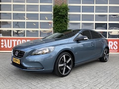 Volvo V40 - 1.6 T3 Kinetic | 18" LMV | Trekhaak afn. | PDC + Camera | Nette auto | Origineel NL |