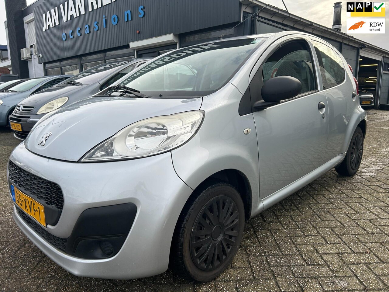 Peugeot 107 - 1.0 Nieuw model Airco 5 drs APK 4-8-2025 - AutoWereld.nl