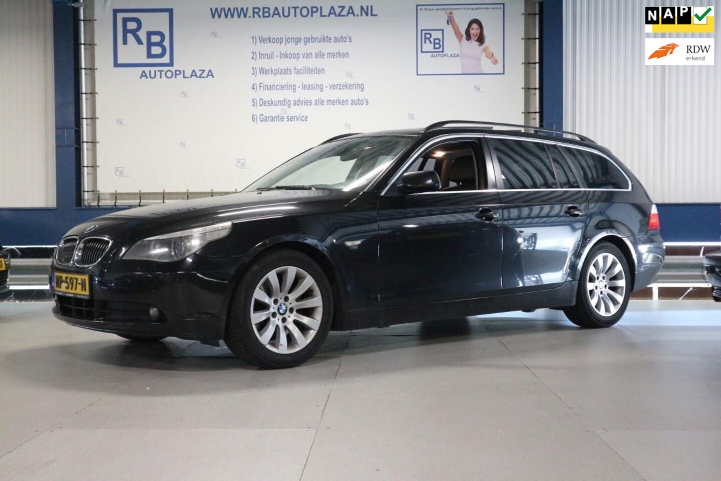 BMW 5-serie Touring - 523i Executive Automaat / Pano / APK Juni 2026 ! - AutoWereld.nl