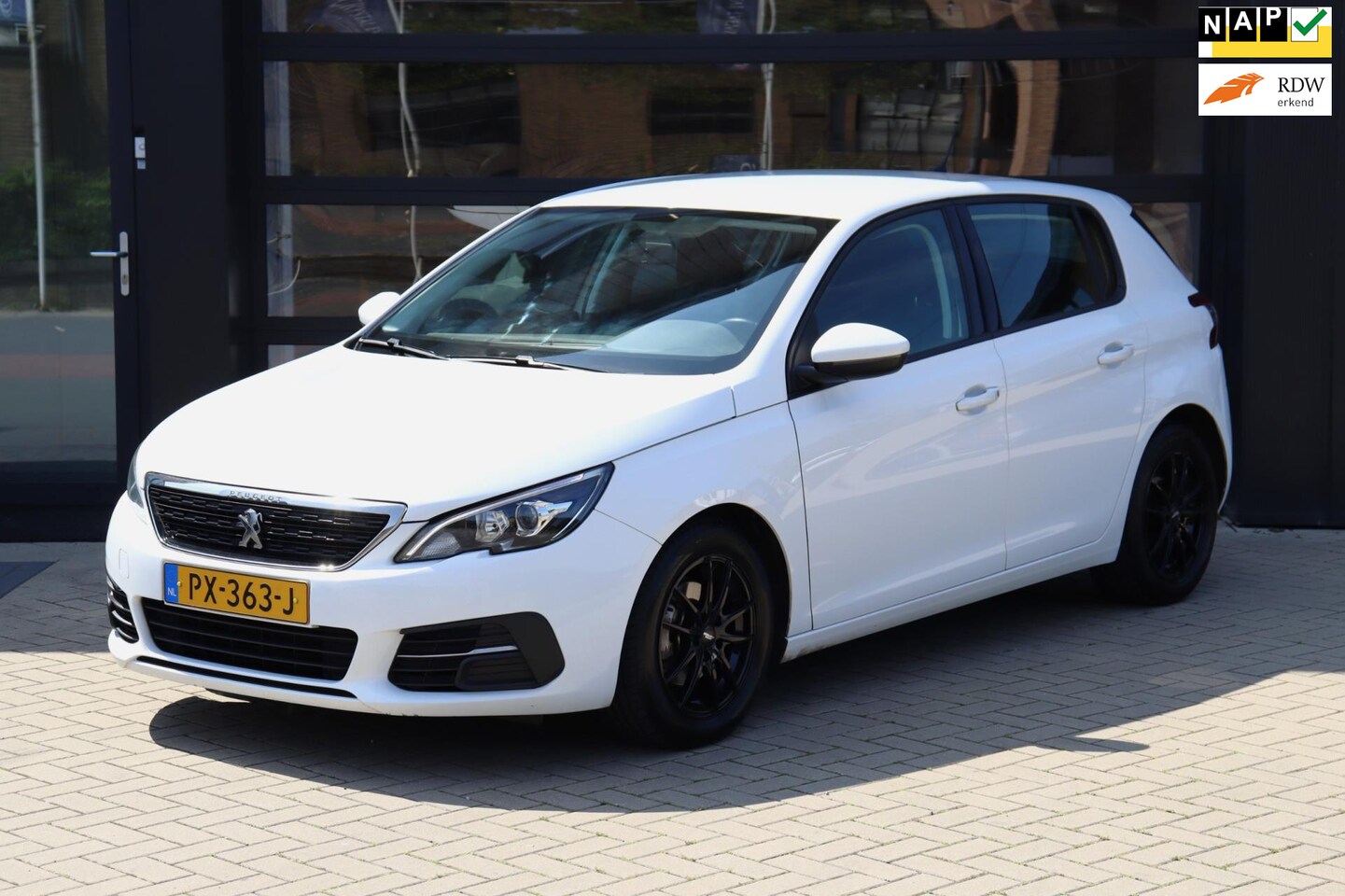 Peugeot 308 - 1.6 BlueHDi Blue Lease | NAP | Cruise | Climate | Airco | Led | LM Velgen | Trekhaak - AutoWereld.nl