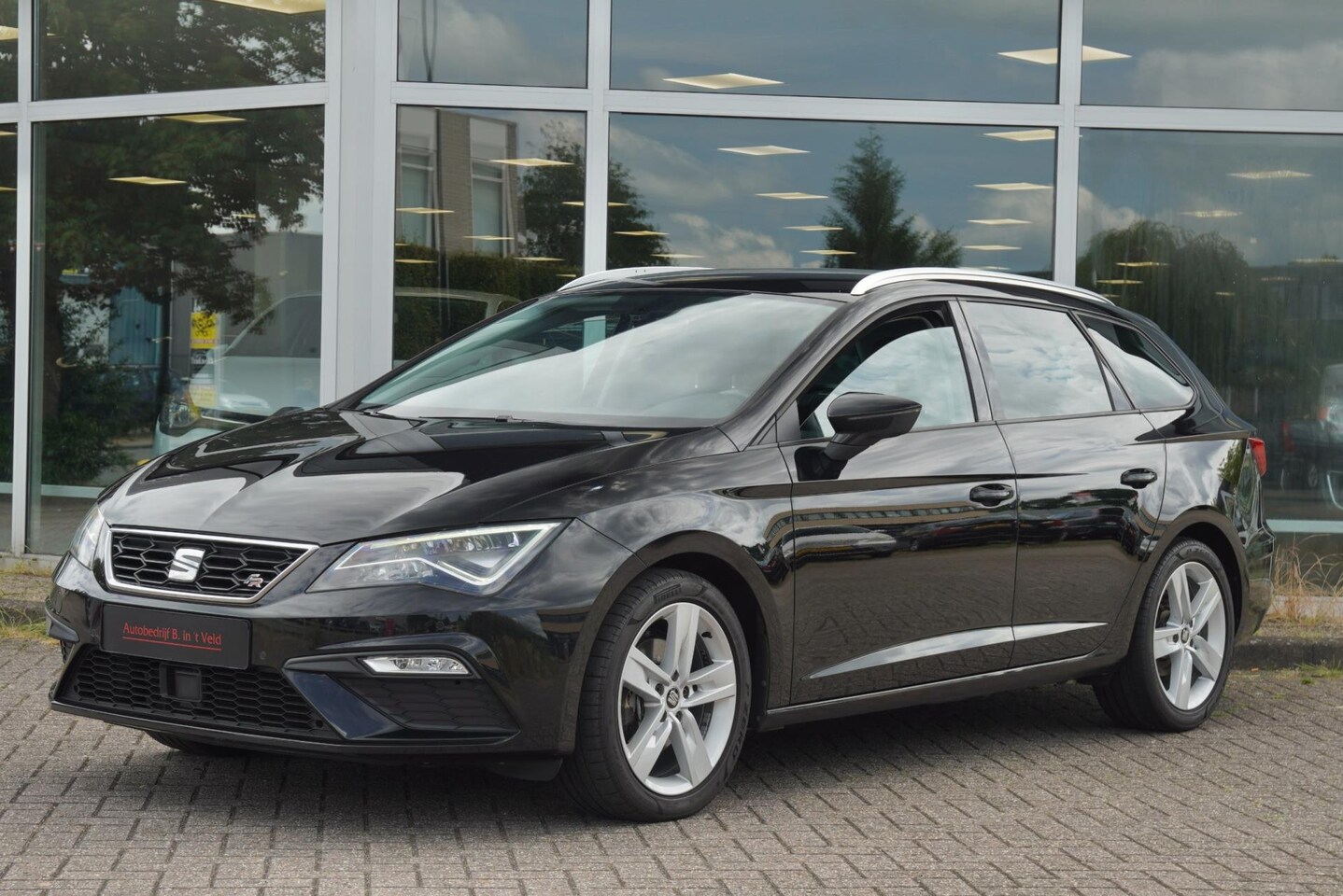 Seat Leon ST - 1.4 EcoTSI FR LED AMBIANCE CAMERA PDC CARPLAY LEDER - AutoWereld.nl