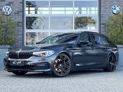 BMW 5-serie Touring - 530i SPORT - PANO - HARMAN KARDON - 20 INCH - ORG. NL
