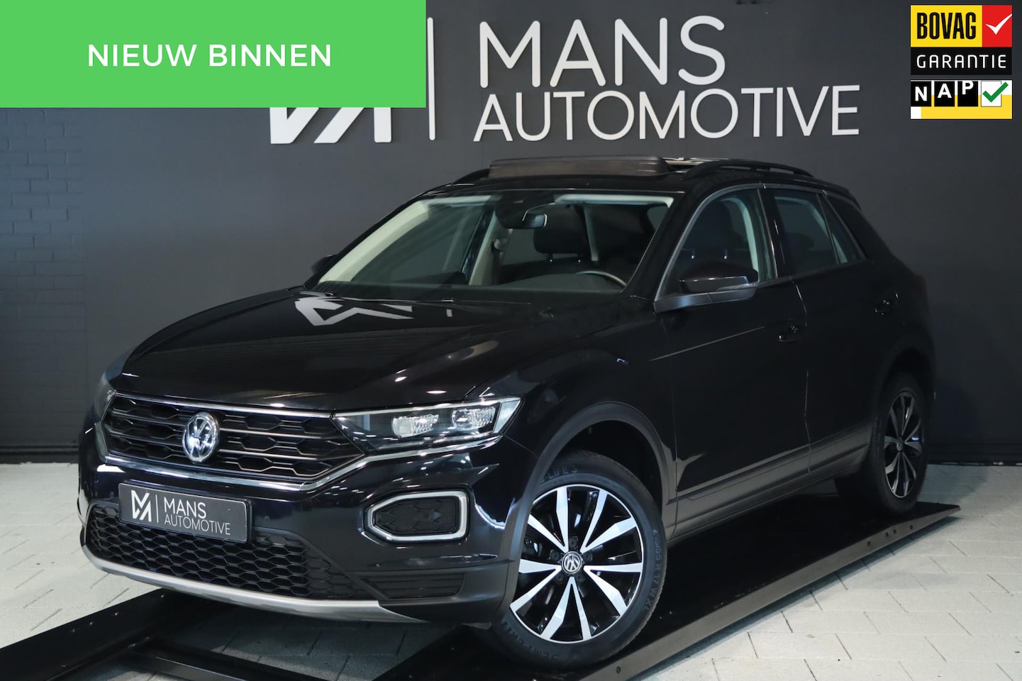 Volkswagen T-Roc - 1.5 TSI Sport / PANODAK / DODEHOEK / ACC / CAMERA / CARPLAY - AutoWereld.nl