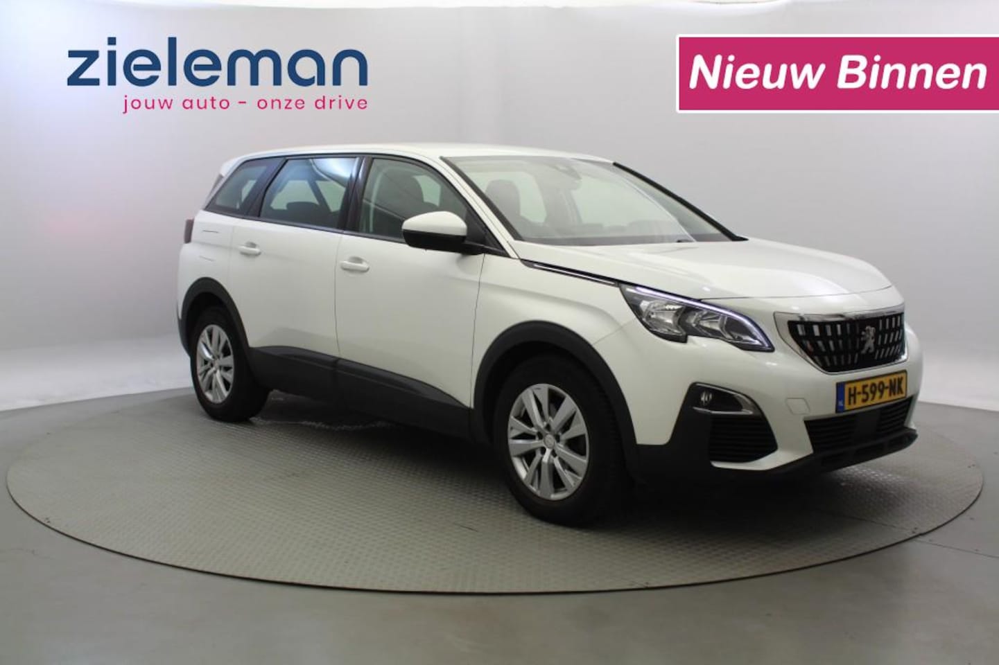 Peugeot 5008 - 1.2 PureTech Executive 7 Persoons - Carplay, Cruise, Trekhaak - AutoWereld.nl