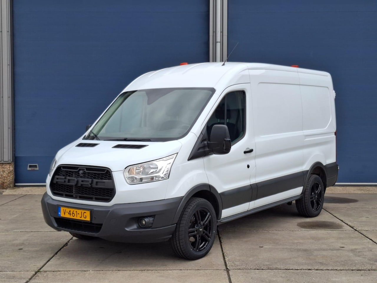 Ford Transit - 350 2.0 TDCI L2H2 Trend AIRCO / CRUISE CONTROLE / EURO 6 / TREKHAAK - AutoWereld.nl