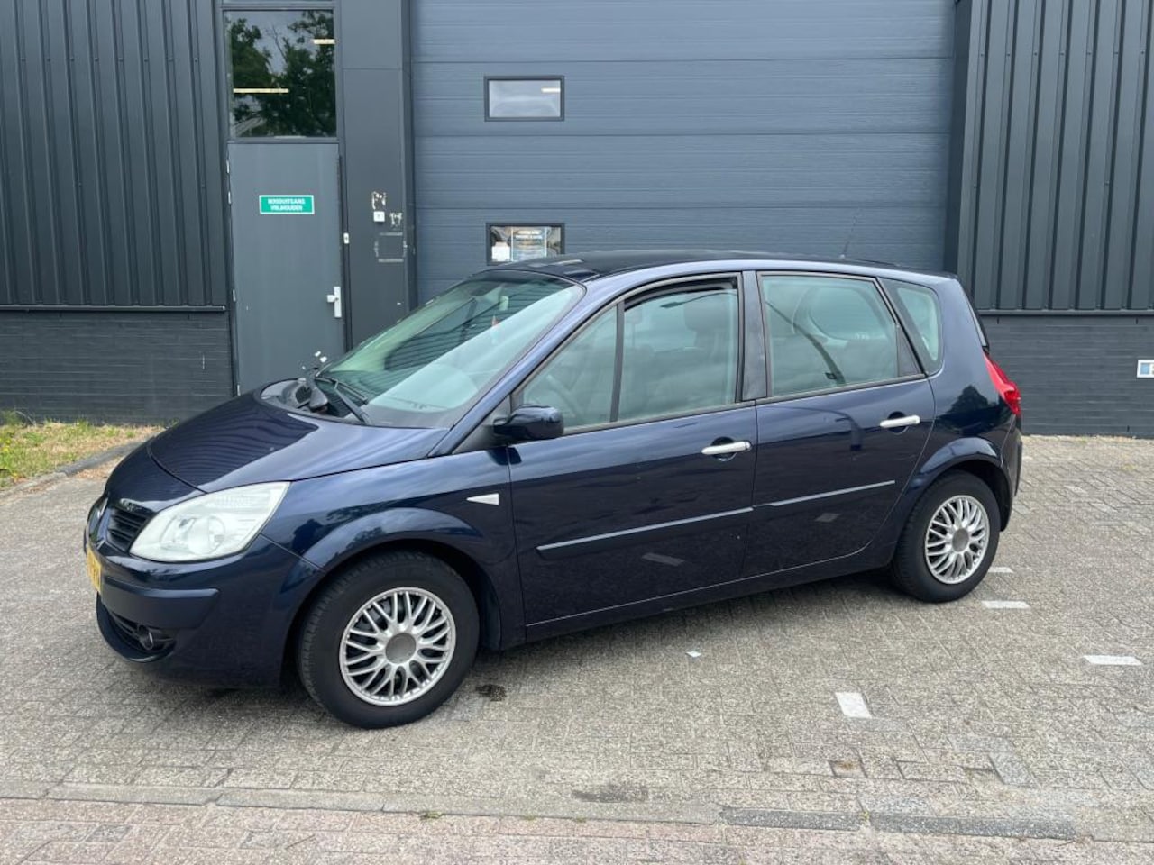 Renault Scénic - 1.6-16V Business Line lage kmstand - AutoWereld.nl