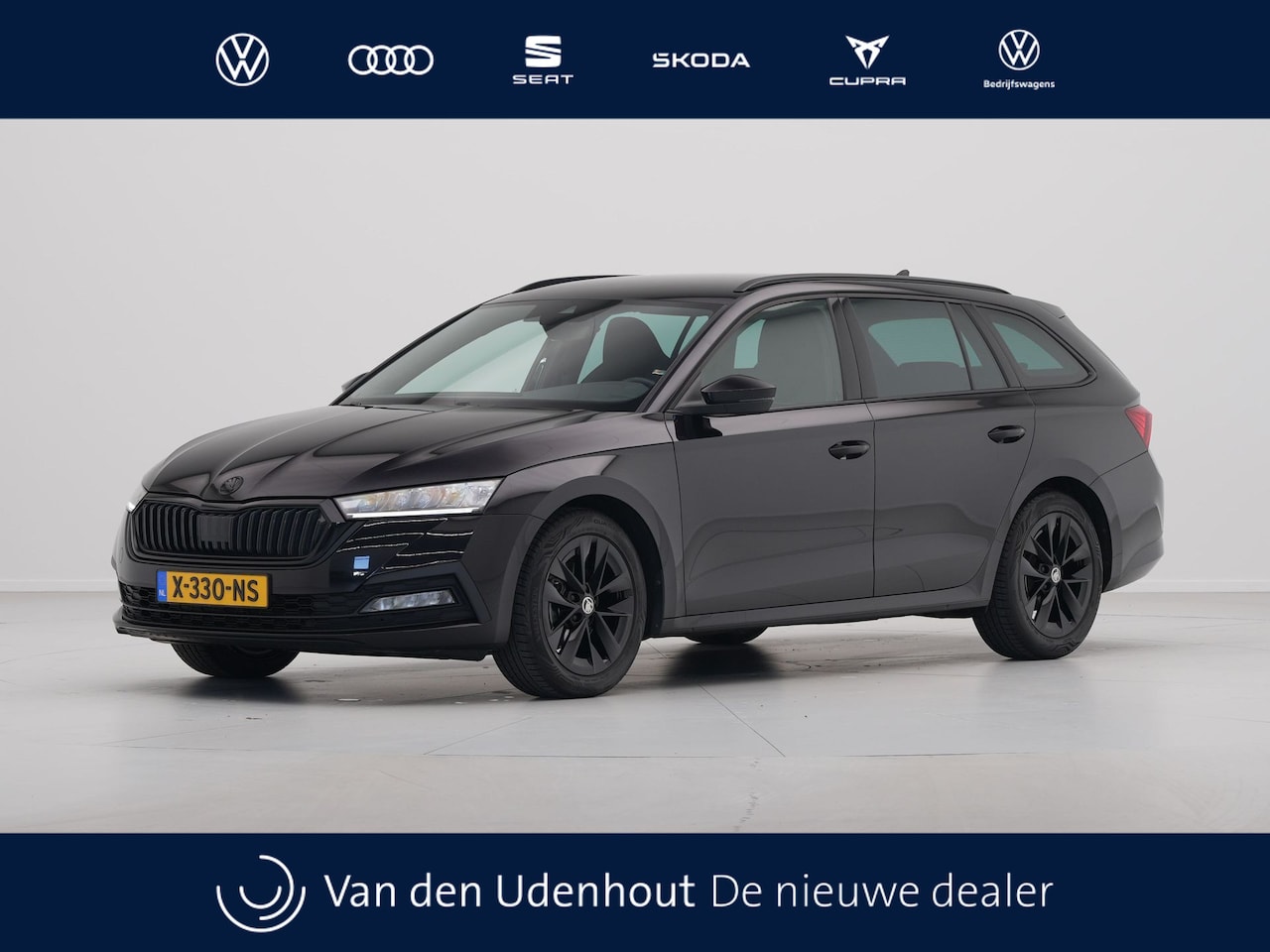 Skoda Octavia Combi - 1.0 e-TSI 110pk DSG Sport Business Black Edition Navigatie Trekhaak Virtual Cockpit Pdc Cr - AutoWereld.nl