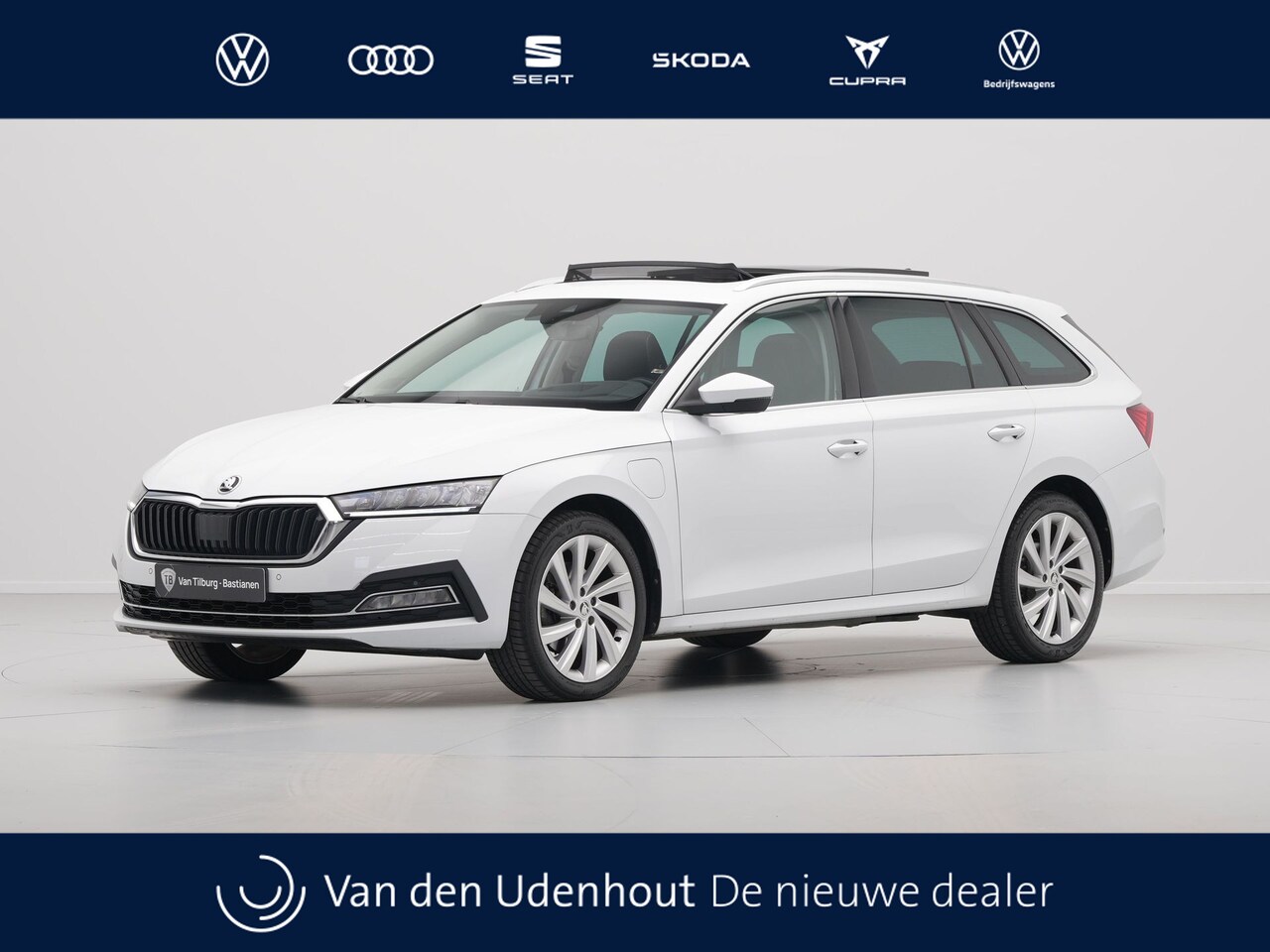 Skoda Octavia Combi - 1.4 TSI iV 218pk PHEV Style Trekhaak Panorama Canton Acc 302 - AutoWereld.nl