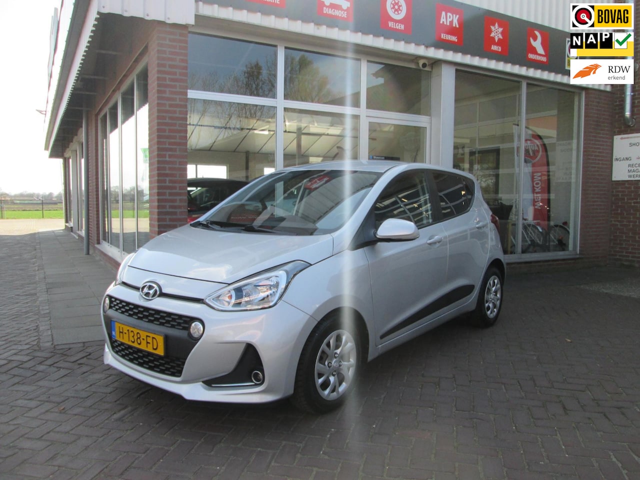 Hyundai i10 - 1.0i Premium / full-navigatie/ luxe uitvoering - AutoWereld.nl