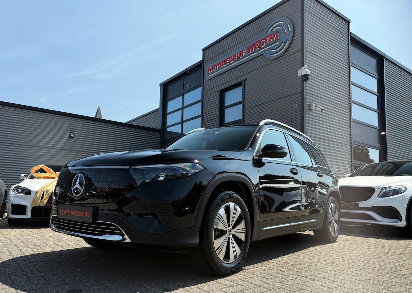 Mercedes-Benz EQB - 250+ Essential Line 71 kWh | Trekhaak | LuxeLeder | Spoorassistent | DAB+ | Applecarplay | - AutoWereld.nl