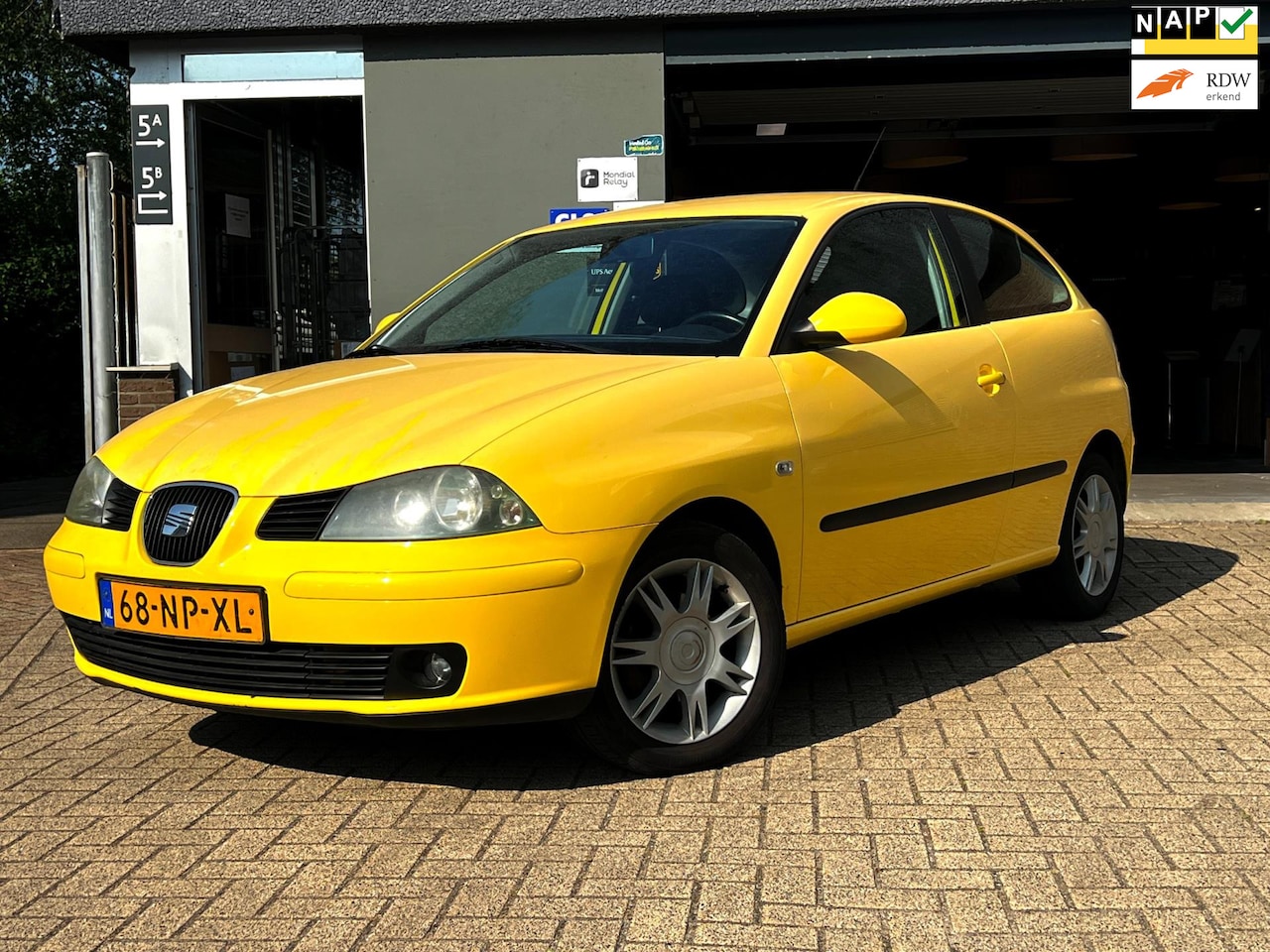 Seat Ibiza - 1.4-16V Sport 1ste eigenaar beetje lak schade de auto rijdt uitstekend - AutoWereld.nl