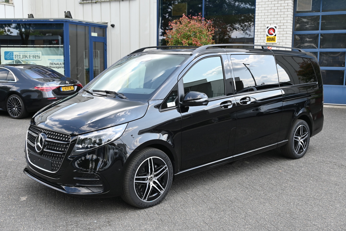 Mercedes-Benz V-klasse - 250d 4-Matic AMG L3 DC Avantgarde Distronic, 360 graden camera, Leder, Verwarmd stuurwiel - AutoWereld.nl