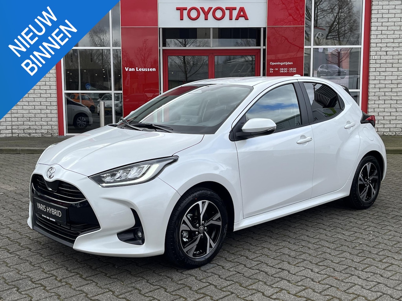 Toyota Yaris - HYBRID 115 FIRST EDITION NIEUW & DIRECT LEVERBAAR!!! NAVI APPLE/ANDROID KEYLESS CLIMA AD-C - AutoWereld.nl