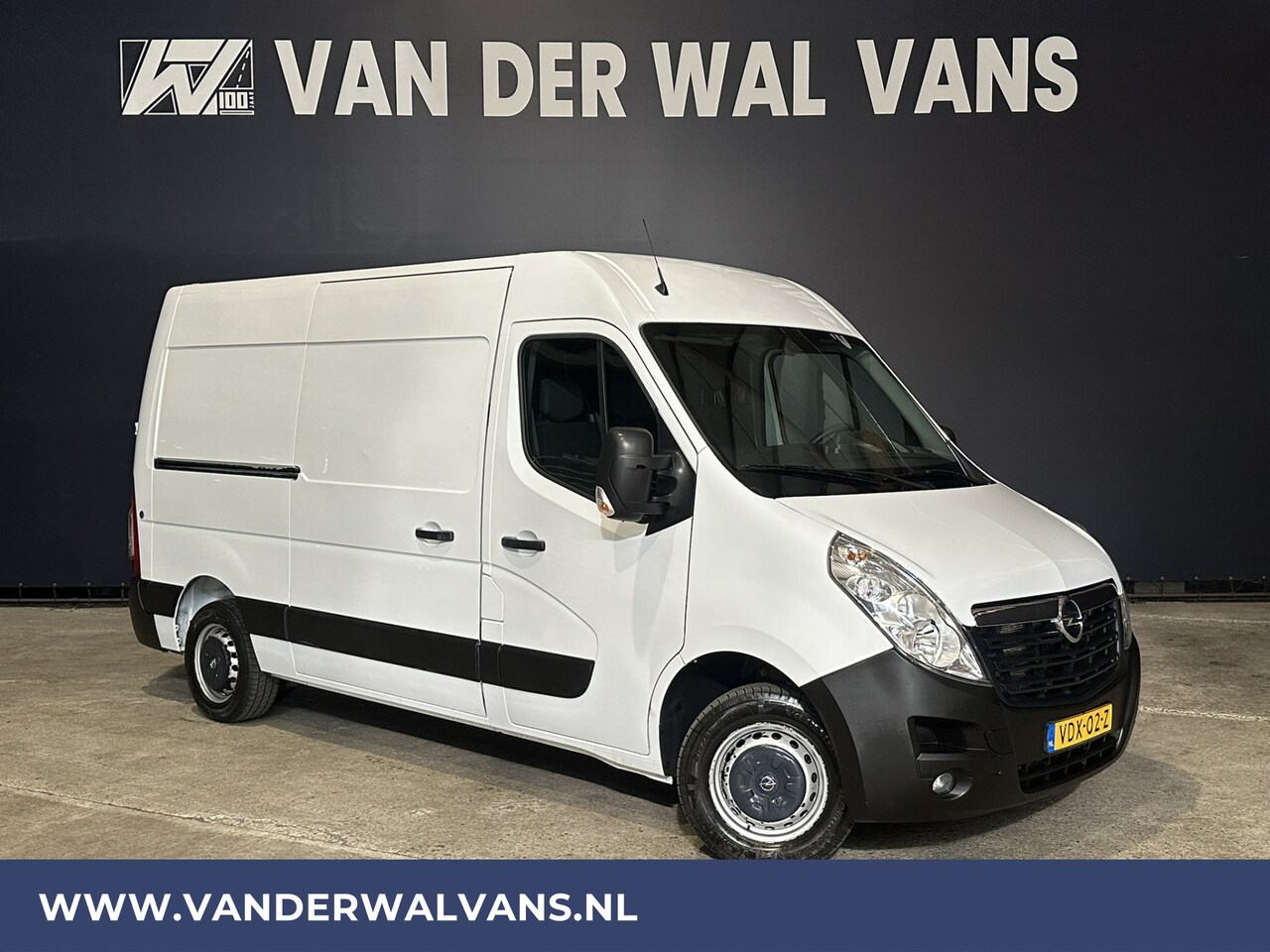 Opel Movano - 2.3 CDTI 131pk L2H2 Inrichting Euro6 Airco | Navigatie | Cruisecontrol 2500kg Trekhaak, Pa - AutoWereld.nl