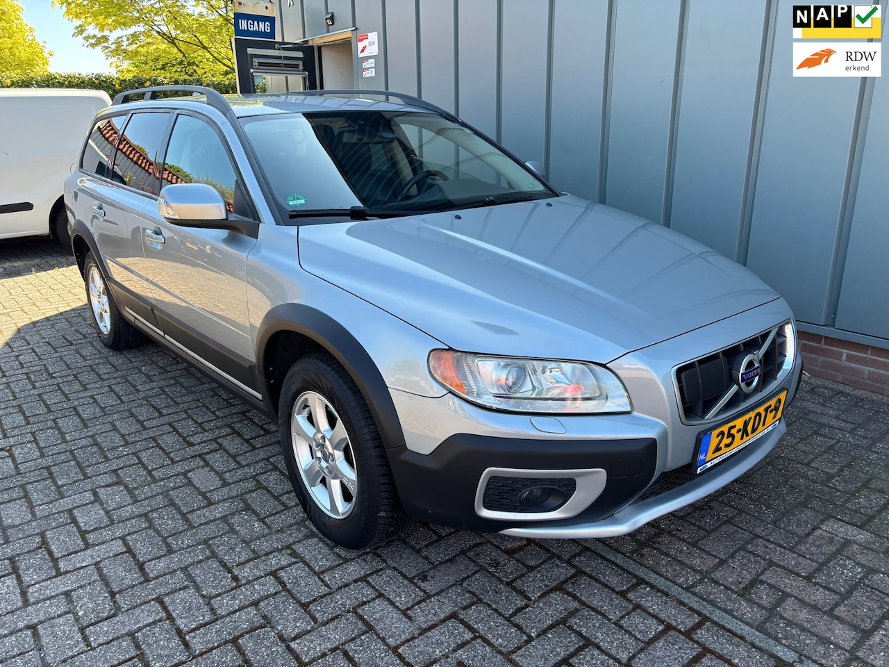 Volvo XC70 - 2.4 D5 Kinetic 4WD//CLIMATE//CRUISE//TREKHAAK//AUTOMAAT - AutoWereld.nl