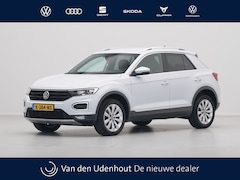 Volkswagen T-Roc - 1.5 TSI 150pk DSG Sport Navigatie Camera Acc Executive Getint glas 205