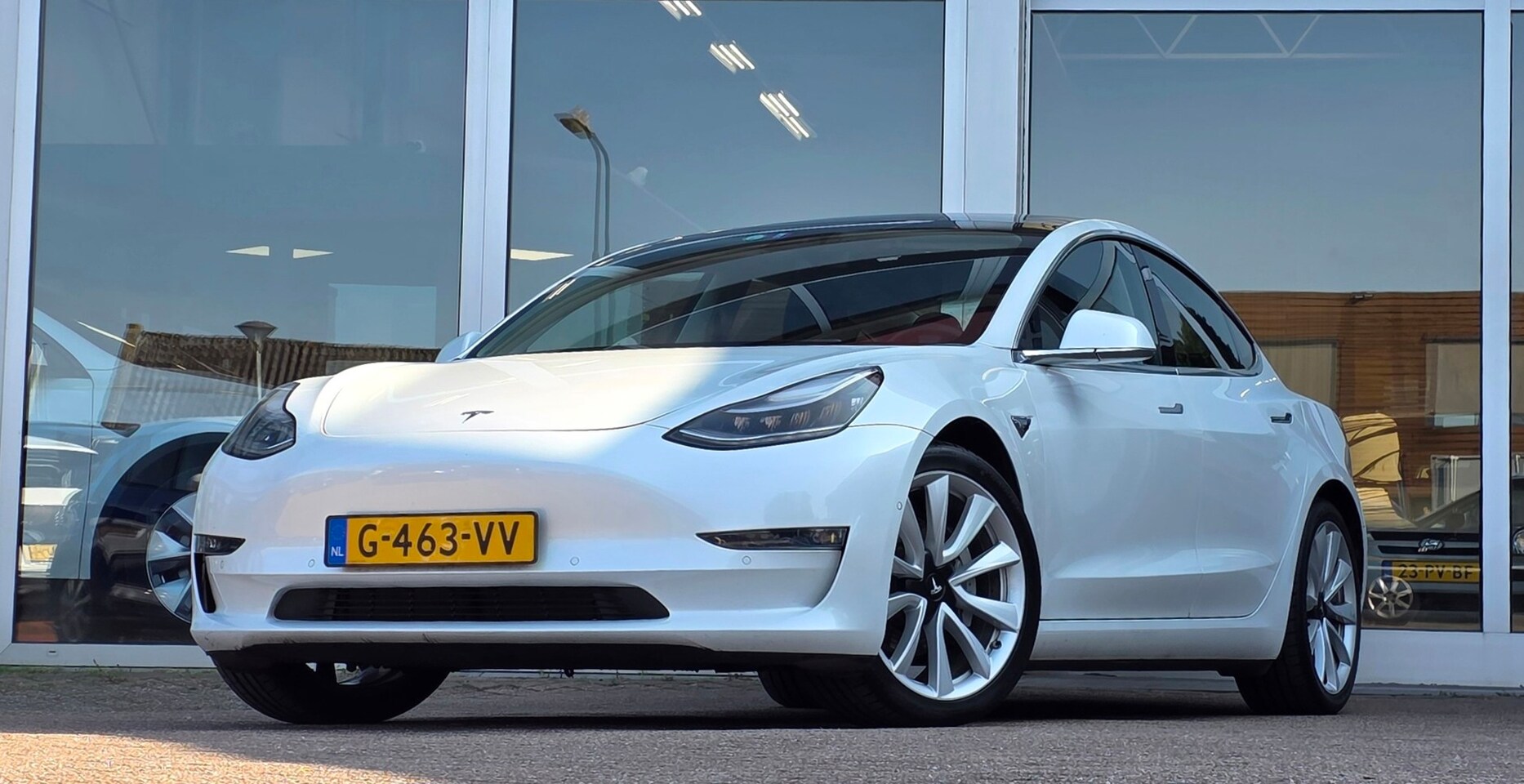 Tesla Model 3 - Long Range RWD Long Range AWD 75 kWh FSD Full Self-Driving Capability SOH 85% 19" LM velgen - AutoWereld.nl