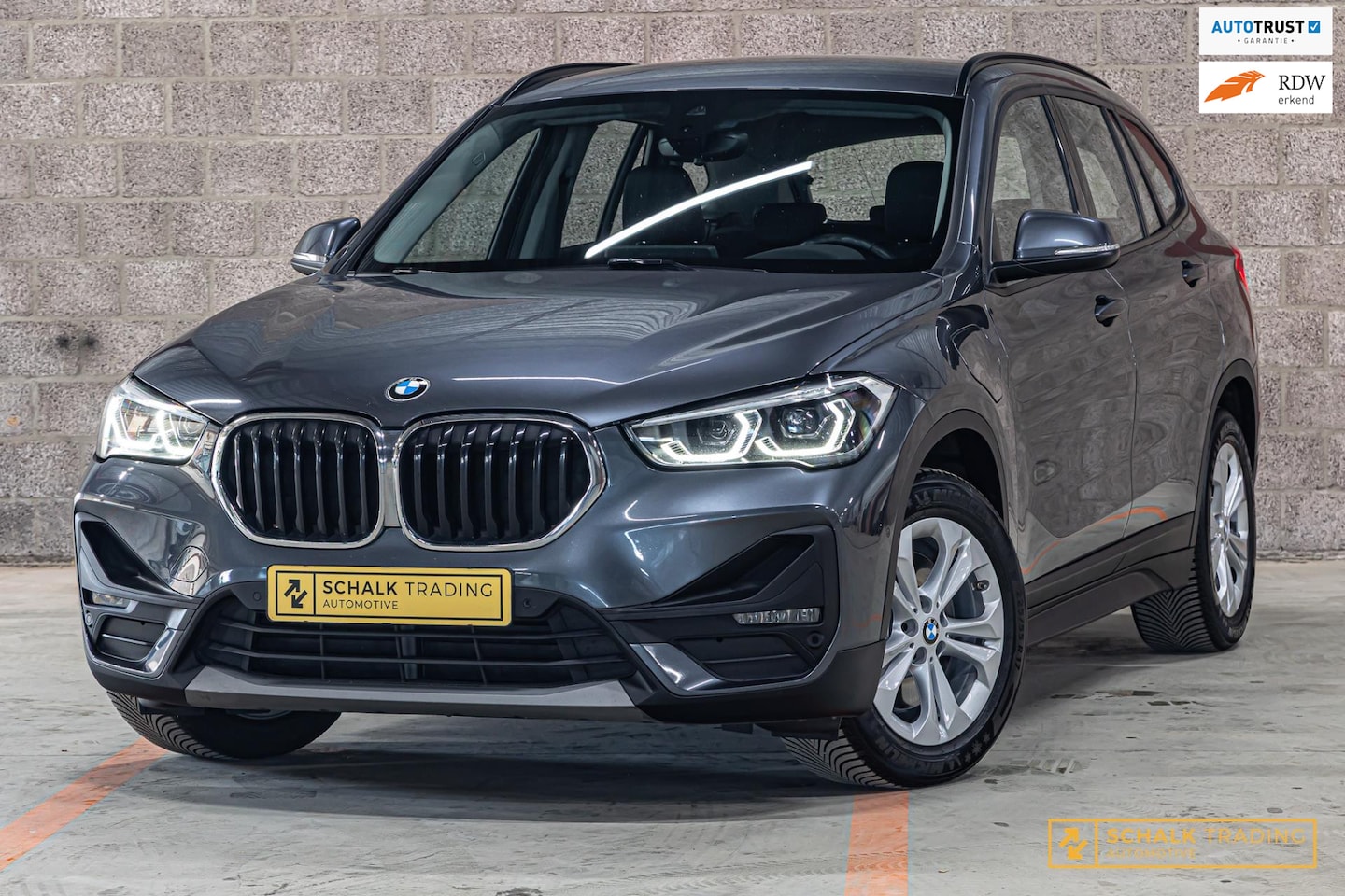 BMW X1 - XDrive25e High Executive|Cam|LED|Leder|Carplay|Dealer - AutoWereld.nl