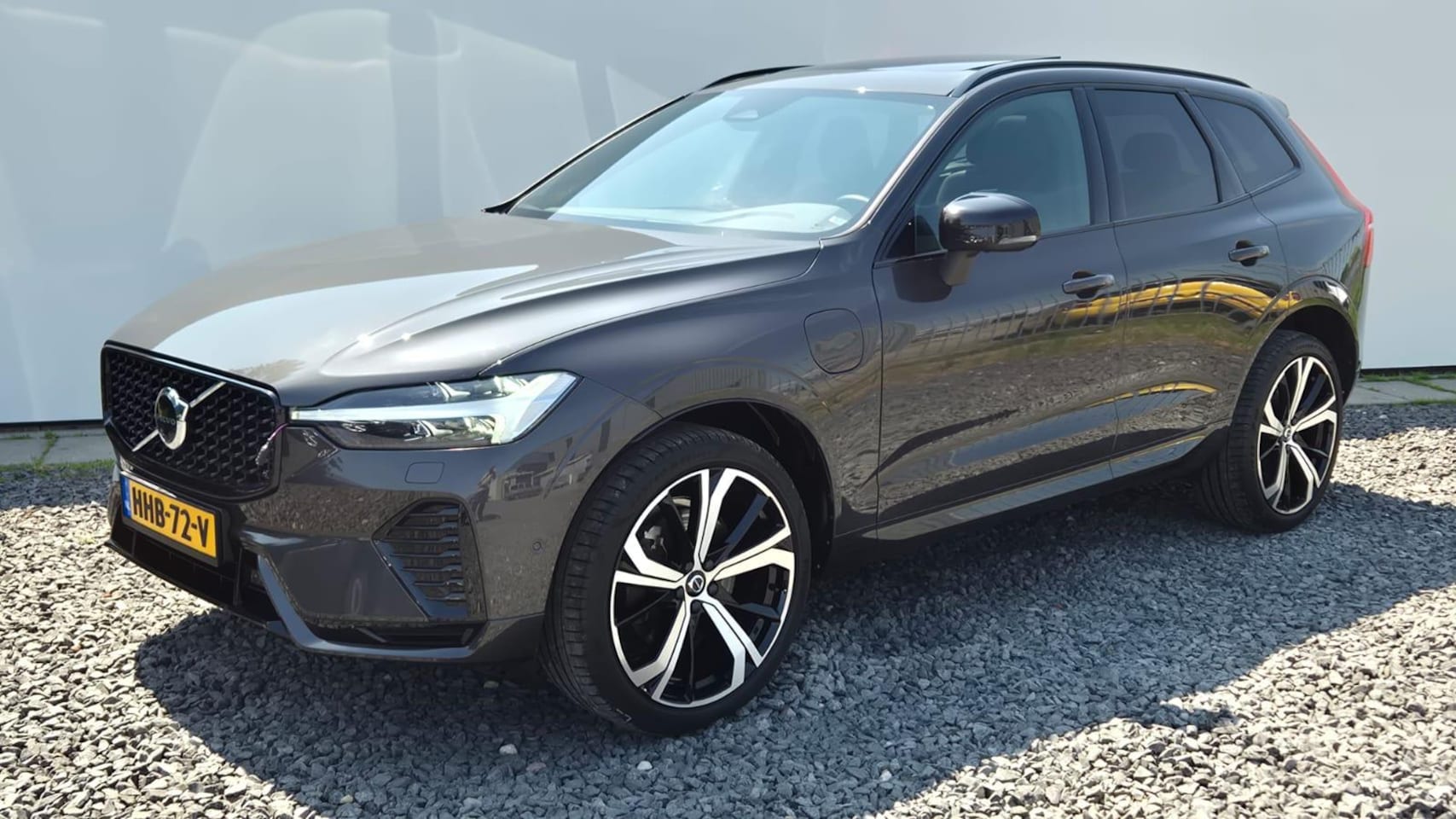 Volvo XC60 - 2.0 T6 PHEV AWD R-Design 21 Inch velgen - 360 Camera - Harman Kardon Sound - AutoWereld.nl