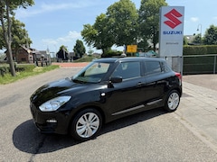 Suzuki Swift - 1.2 Select // 1e eigenaar // Door ons nieuw geleverd en onderhouden // Trekhaak // Navi //