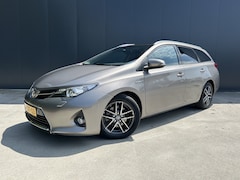 Toyota Auris Touring Sports - 1.8 Hybrid Lease PANO DAK CAMERA XENON LED NAVI CRUISE ECC TREKHAAK