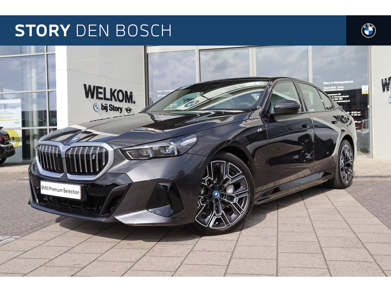 BMW i5 - eDrive40 High Executive M Sport / Panoramadak / Adaptief onderstel professional / Trekhaak - AutoWereld.nl