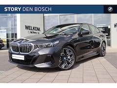 BMW i5 - eDrive40 High Executive M Sport / Panoramadak / Adaptief onderstel professional / Trekhaak