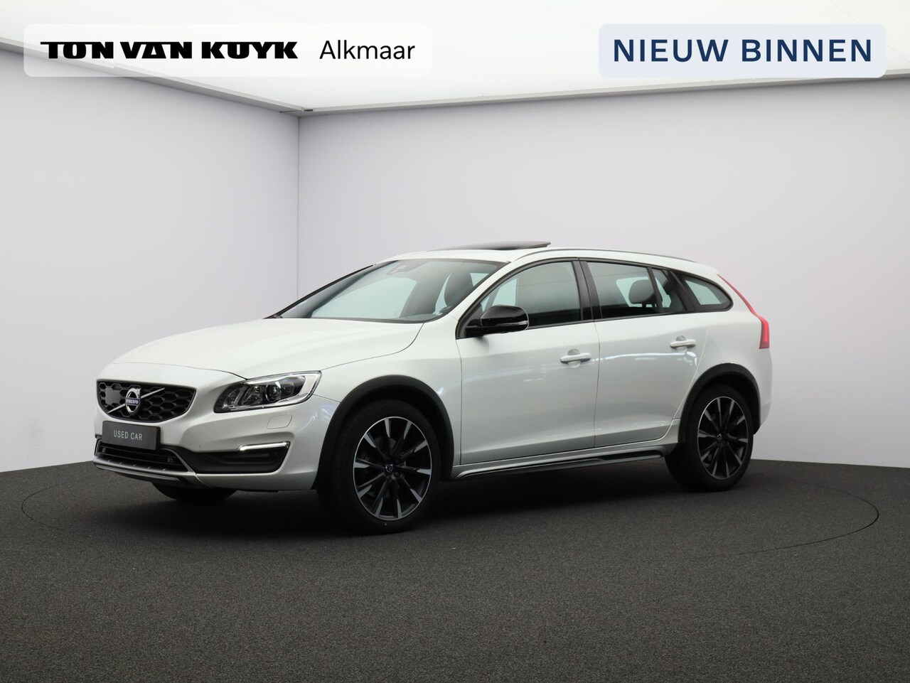 Volvo V60 Cross Country - 2.0 T5 Polar+ / Lederen bekleding / Schuif-kantel dak / Standkachel / Elektrisch bedienbar - AutoWereld.nl