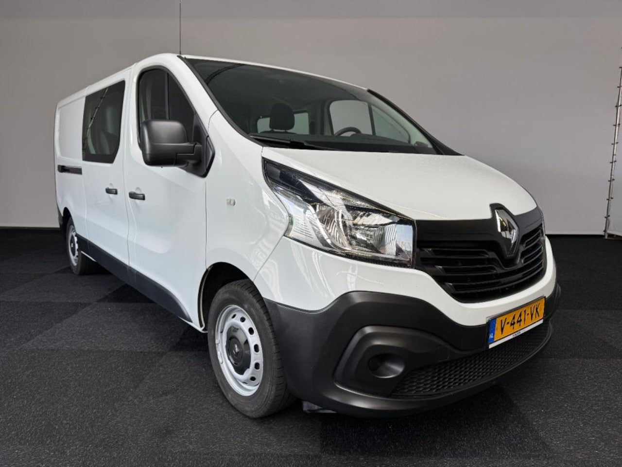 Renault Trafic - dubbel cabine 5 persoon Airco Euro 6 trekhaak - AutoWereld.nl