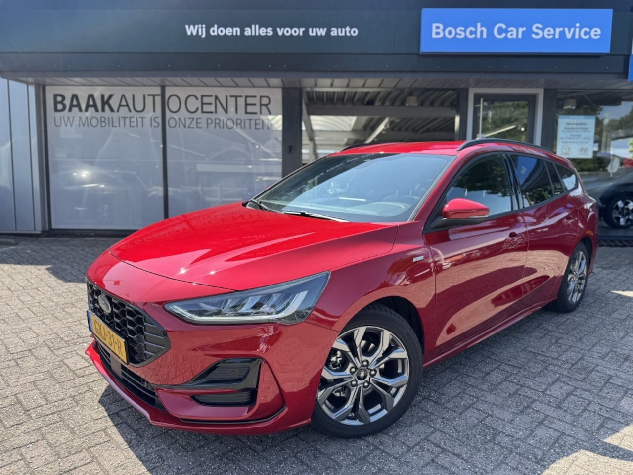 Ford Focus Wagon - 1.0 EcoBoost Hybrid ST Line | Winter Pack | PDC | Navigatie - AutoWereld.nl