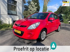 Hyundai i20 - 1.2i i-Drive BOUWJAAR 2011 *Airco*5DR *APK 11-10-2025* METALIC ROOD