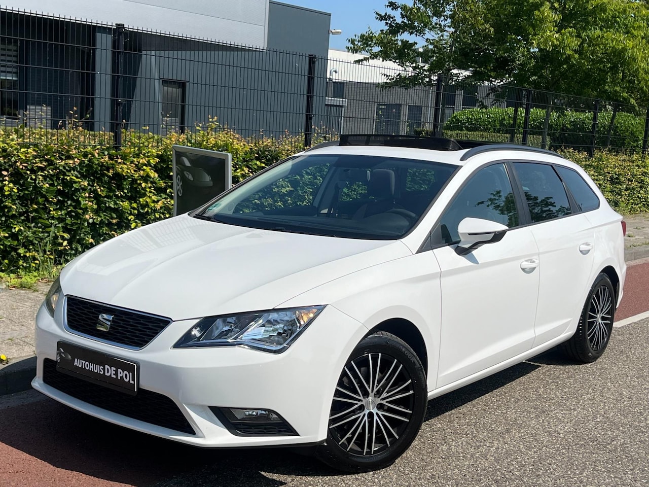 Seat Leon ST - 1.2 TSI Style Business Climate/control panoramadak Isofix - AutoWereld.nl