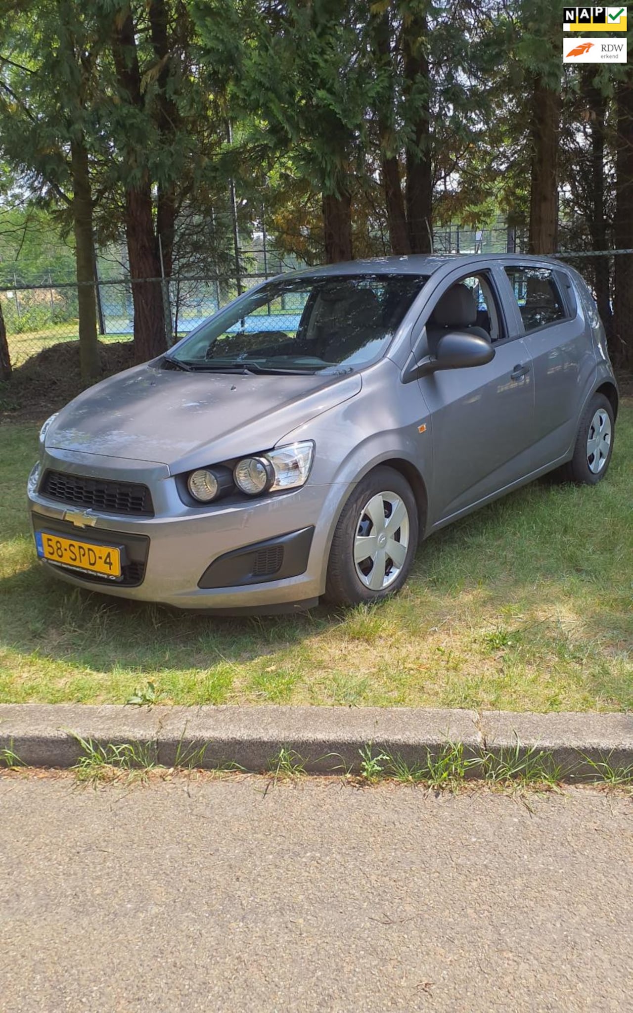 Chevrolet Aveo - 1.2 LS 5 Deurs , grote Navigatie, camera - AutoWereld.nl