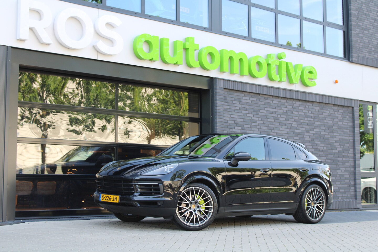 Porsche Cayenne Coupé - 3.0 E-Hybrid | BOSE | LUCHTVERING | ELEK TREKHAAK | DODE HOEK | 4X STOELVERW | - AutoWereld.nl
