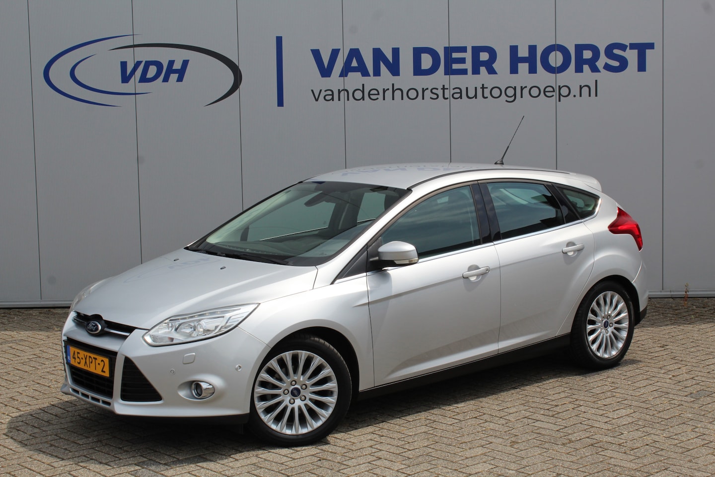 Ford Focus - 1.0 EcoBoost Luxe uitvoering, Cruise control, Duo zone climate control, Xenon+LED, Parkeer - AutoWereld.nl