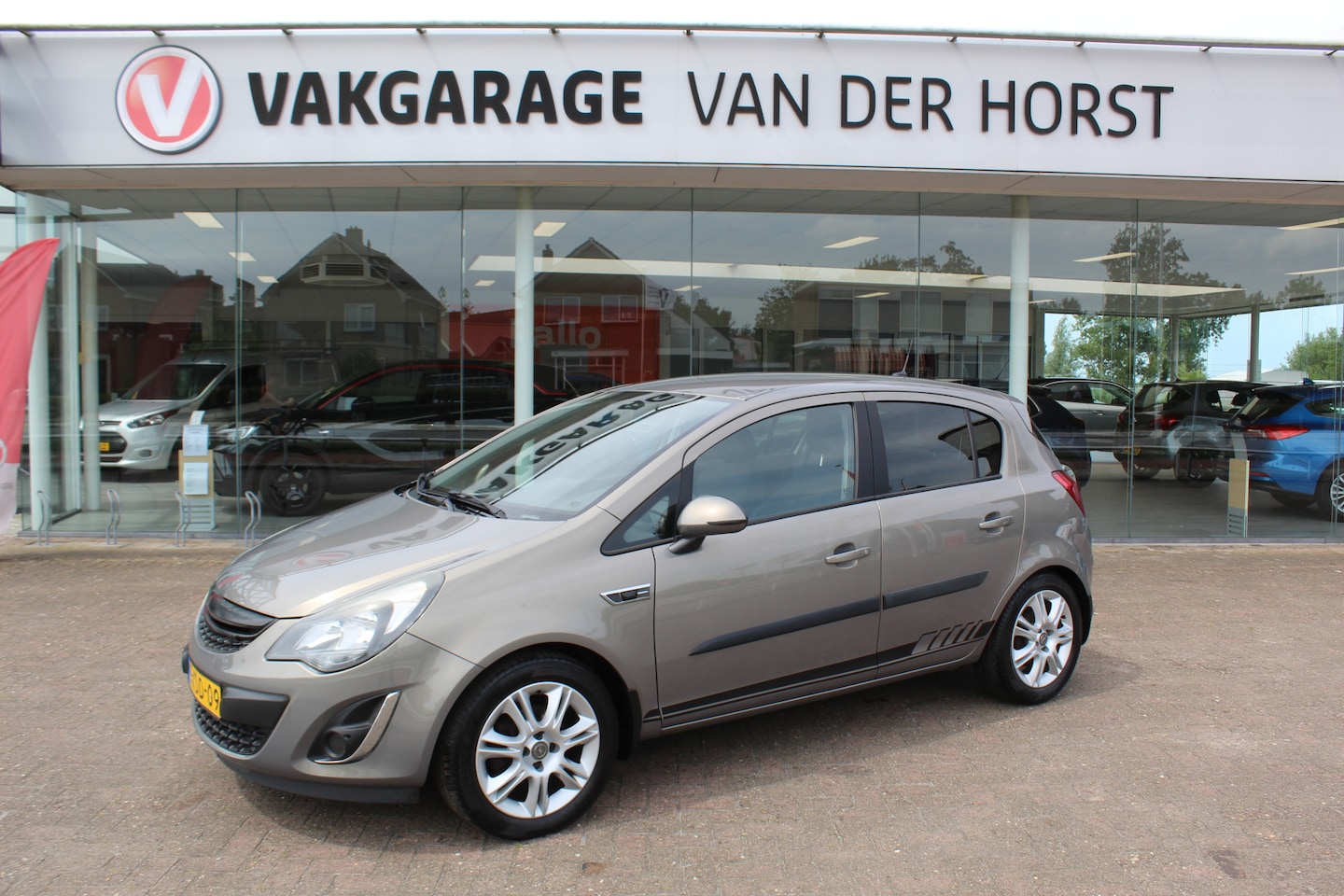 Opel Corsa - 1.4-16V BlitZ 1.4-16V BlitZ , 5 deurs Climate control , cruise control , Navigatie, Trekhaak Bluetooth , - AutoWereld.nl