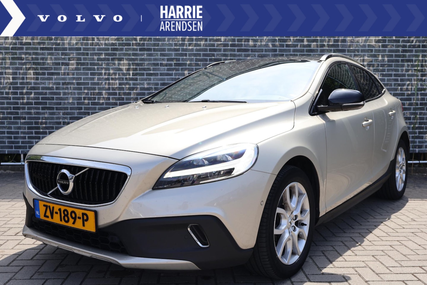 Volvo V40 Cross Country - 1.5 T3 Polar+ Luxury | Adaptieve cruise control | BLIS | Lederen bekleding | Panoramadak | - AutoWereld.nl