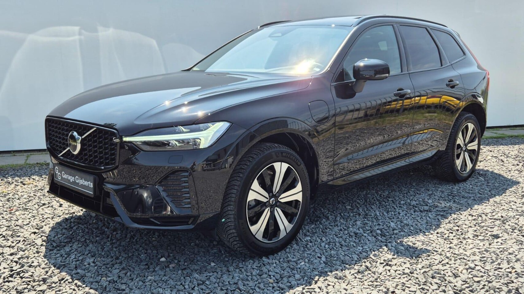 Volvo XC60 - 2.0 T8 PHEV AWD Plus Dark Trekhaak -  Lighting Pack - Privacy glas - Voorruit verwarming - AutoWereld.nl
