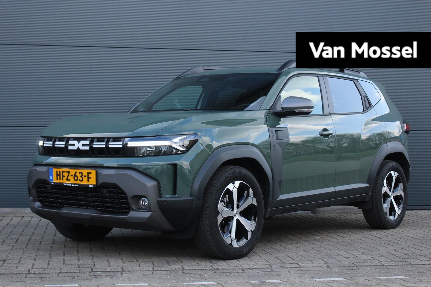 Dacia Duster - 1.6 Hybrid 140Pk Journey | Navigatie | Stoelverwarming | Camera Rondom | Parkeersensoren | - AutoWereld.nl