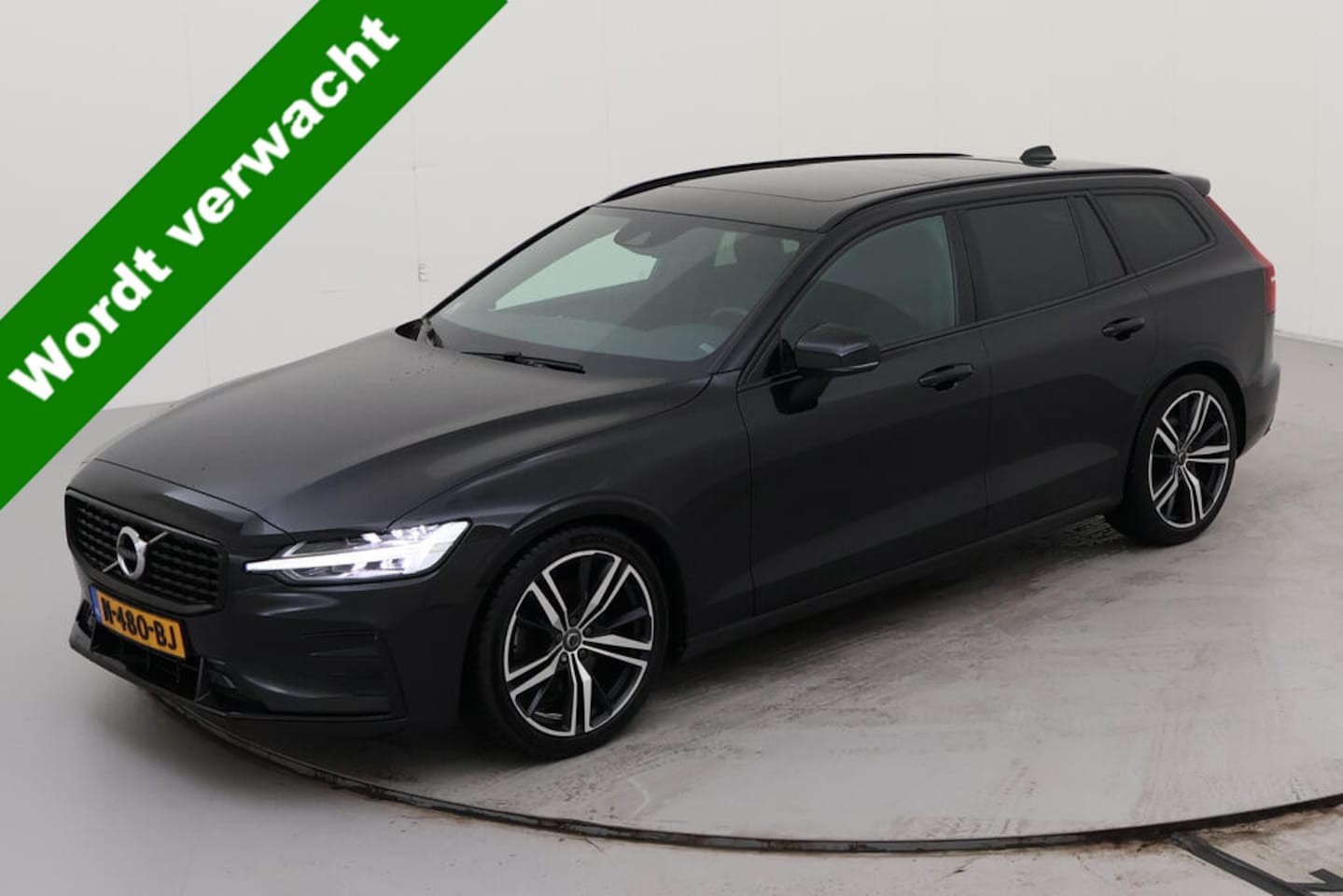 Volvo V60 - 2.0 B3 R-Design NL AUTO | CAMERA | PANO | - AutoWereld.nl