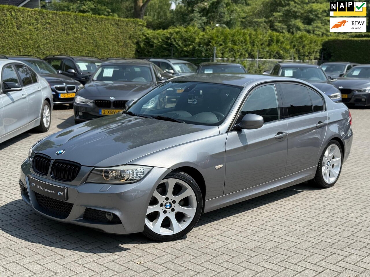 BMW 3-serie - 318i Business Line M Sport|Nieuwe Ketting|Navigatie|18 inch|Climate control|Cruise control - AutoWereld.nl