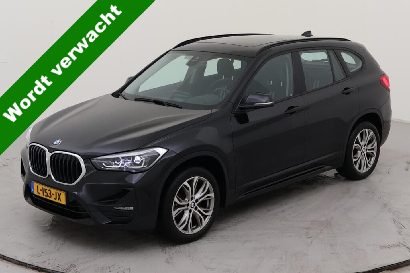 BMW X1 - sDrive18i Executive Edition NL AUTO | PANO | TREKHAAK | CAMERA | - AutoWereld.nl