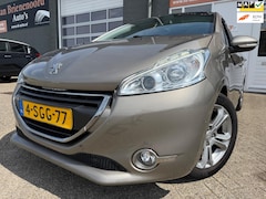 Peugeot 208 - 1.6 VTi Allure van 2de Eig 5drs en parkeersensoren en navigatie en bluetooth telefoon / me