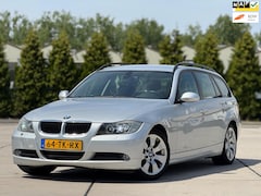 BMW 3-serie Touring - 320i High Executive | Xenon | Climate Control | 17 inch | Parkeersensoren