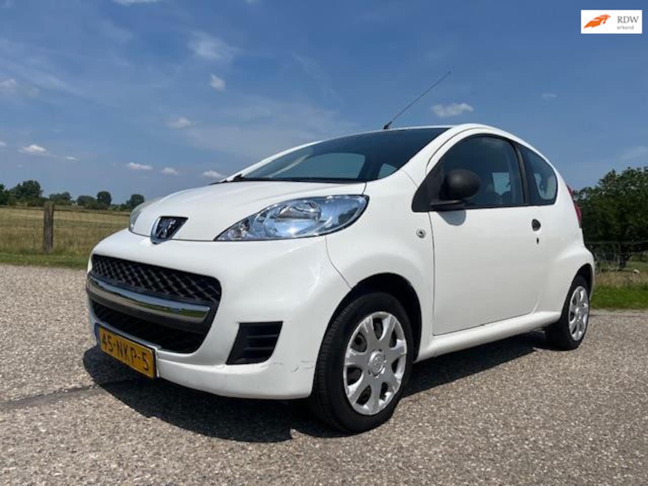 Peugeot 107 - 1.0-12V XR stb 3deurs 128734 km nap bj 2009 nieuwe aps 6-2026 - AutoWereld.nl