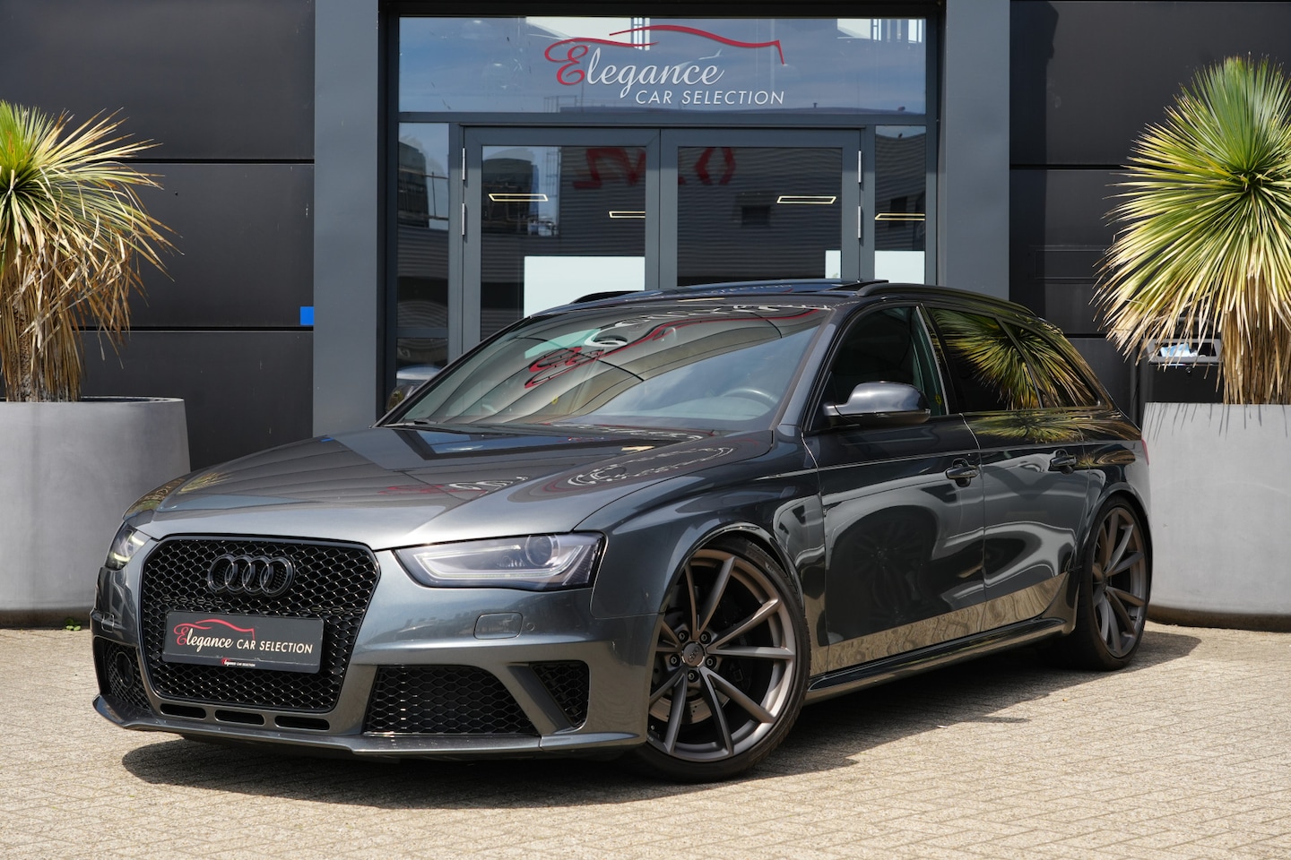 Audi RS4 - Avant 4.2 FSI quattro 450pk Panoramadak/B&O/Akrapovič - AutoWereld.nl