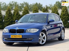 BMW 1-serie - 118i High Executive | Android Car Play | Parkeersensoren | 17’ inch | Stoelverwarming