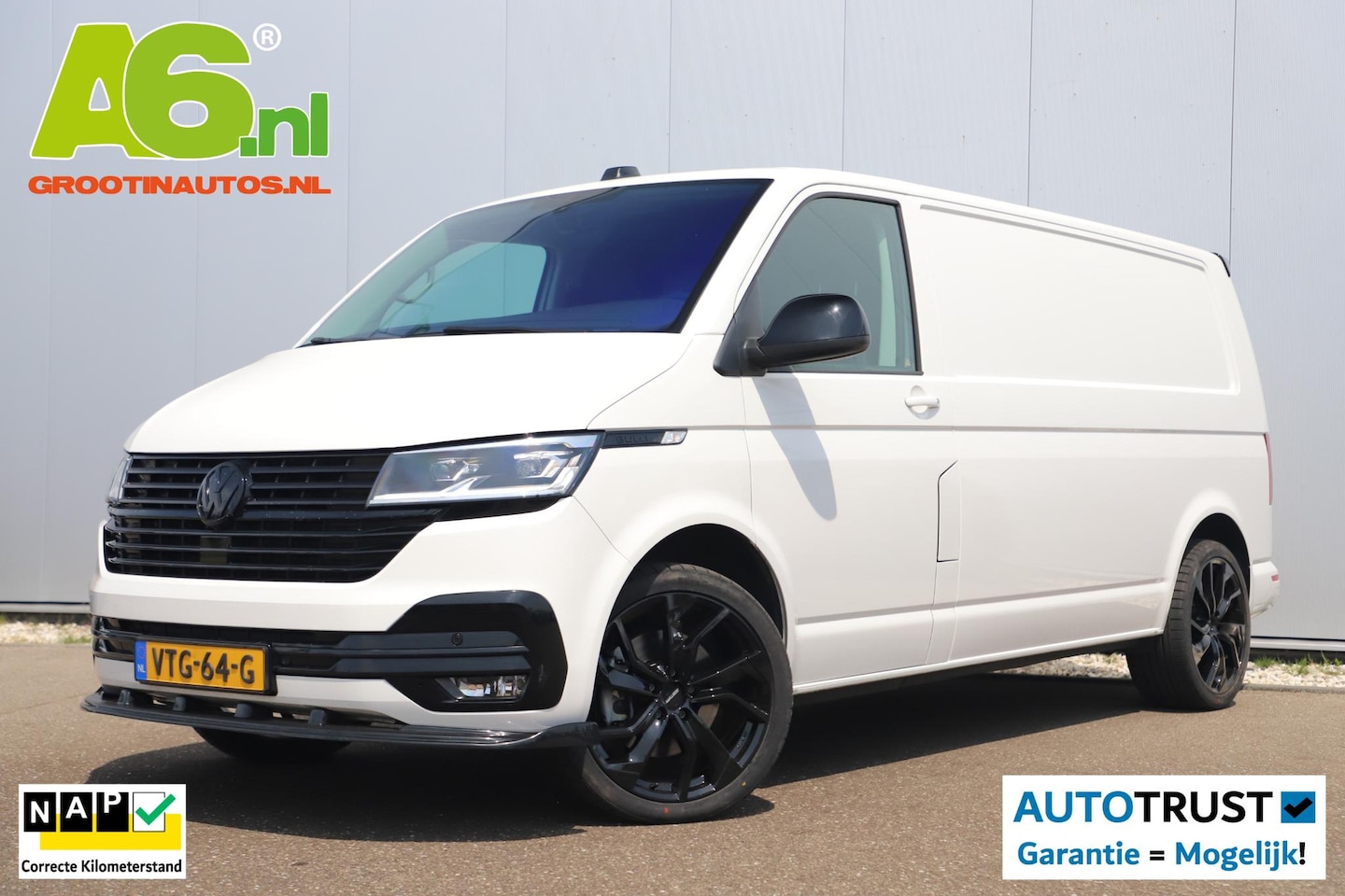 Volkswagen Transporter - 2.0 TDI L2H3 30 Bulli 204PK DSG Automaat Trekhaak Virtual Cockpit 20 inch Adaptive Cruise - AutoWereld.nl