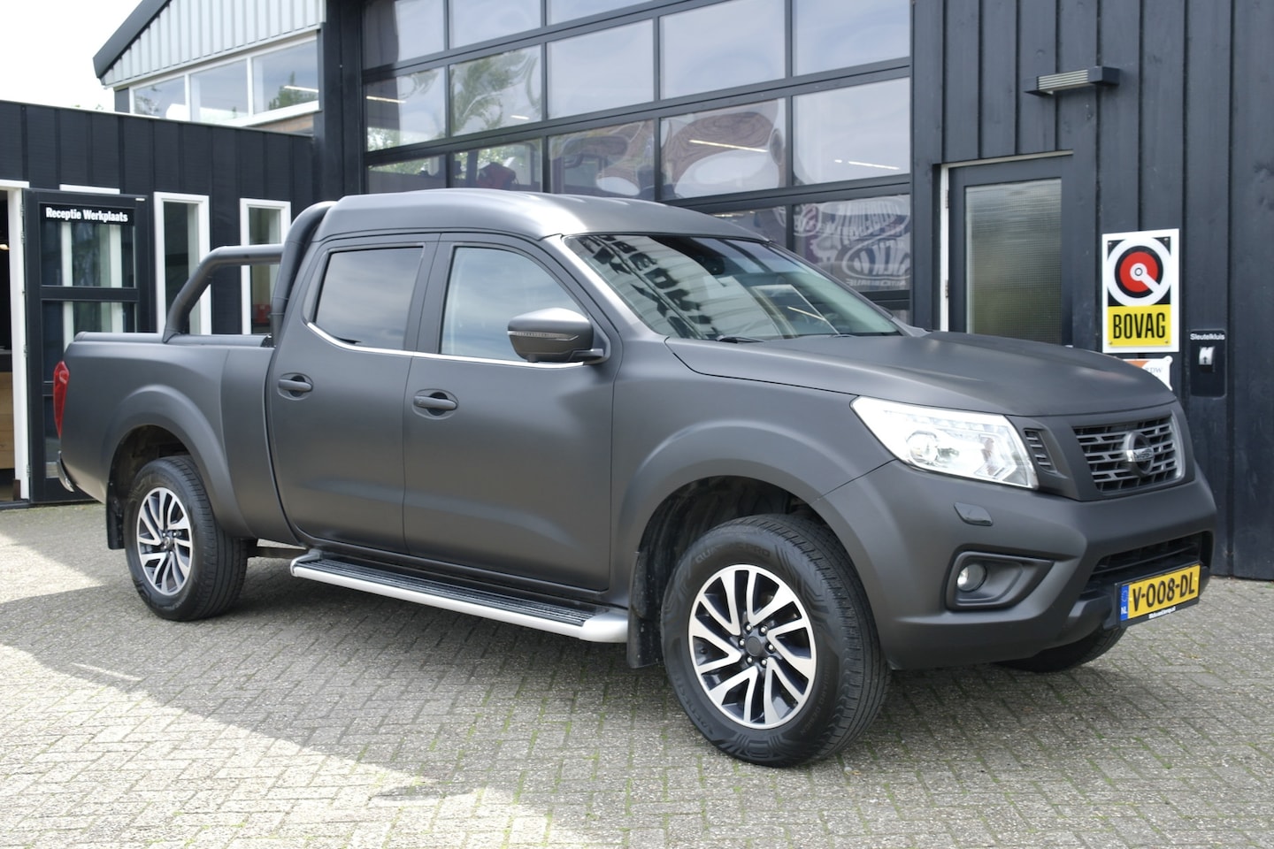 Nissan Navara - 2.3 dCi Tekna Double Cab | Automaat | Grijs Kenteken | Leder | Camera | Navi | Trekhaak - AutoWereld.nl